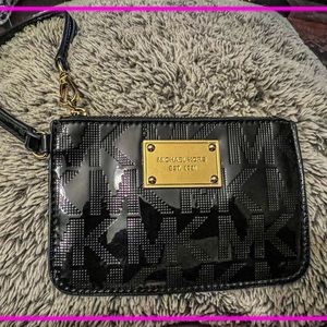 New Michael Kors Patent Leather Logo Wristlet